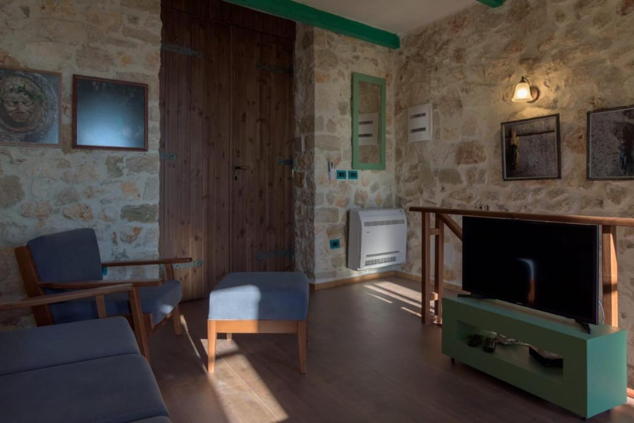 Roots Dhermi Exterior photo